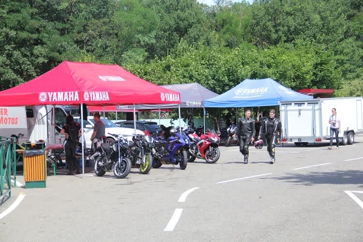 Fahrerlager-Atmosphäre in Anneau du Rhin, nur 60 km von Basel