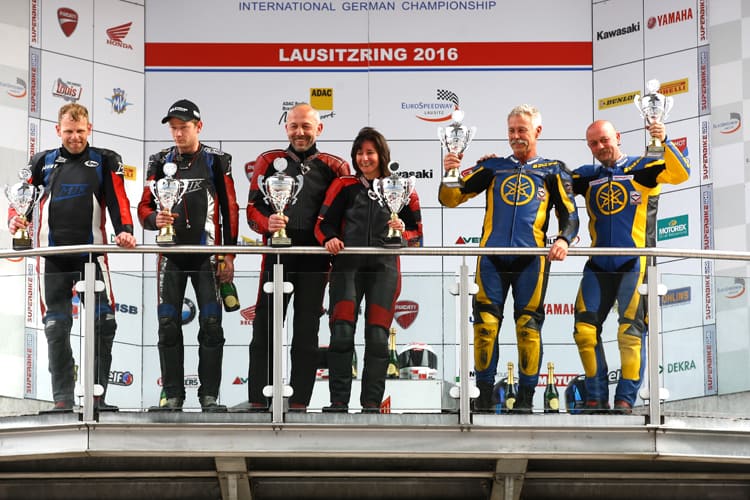 Das Seitenwagen-Podest komplett