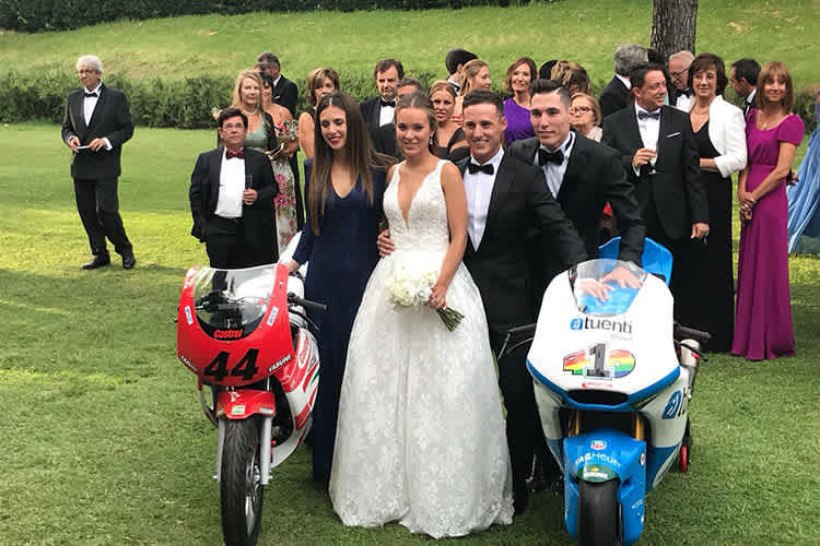 Pol Espargaró mit Carlota, Bruder Aleix rechts