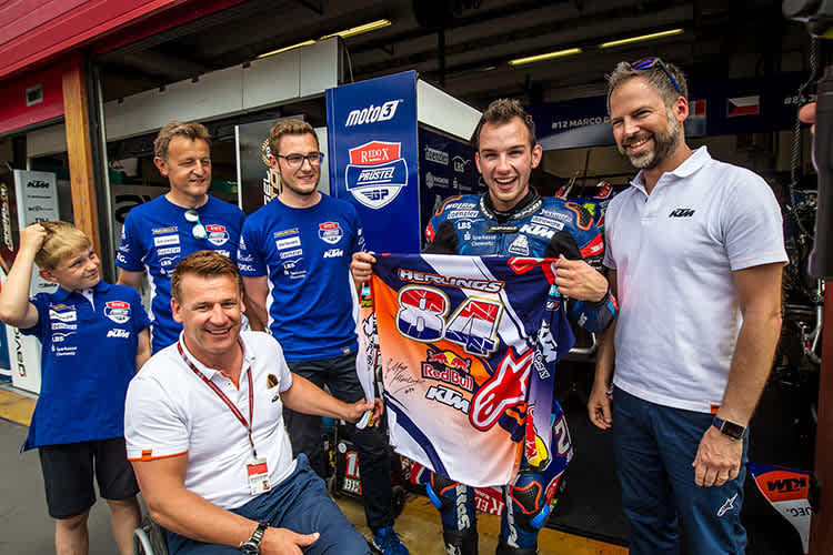 Die Teamchefs Ingo und Florian Prüstel mit Kornfeil und Pir Beirer sowie Jens Hainbach