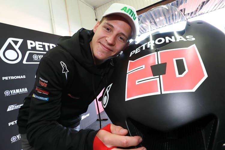 Fabio Quartararo mit seinem neuen Arbeitsgerät, der Petronas-Yamaha