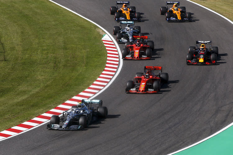 Lewis Hamilton lässt sich feiern