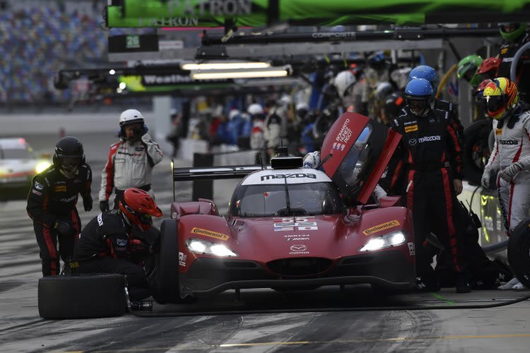 Auf der Fahrertür zu erkennen: Spencer Pigot,  Jonathan Bomarito und Tristan Nuñez fuhren schon 2017 im Mazda DPi