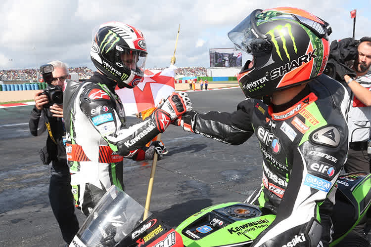 Regelmäßiges Bild: Jonathan Rea vor Tom Sykes