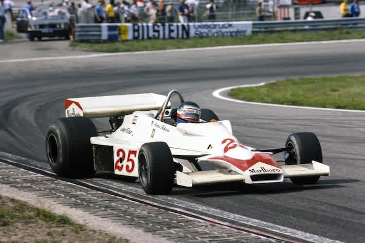 Hector Rebaque 1977 mit dem Hesketh in Zandvoort