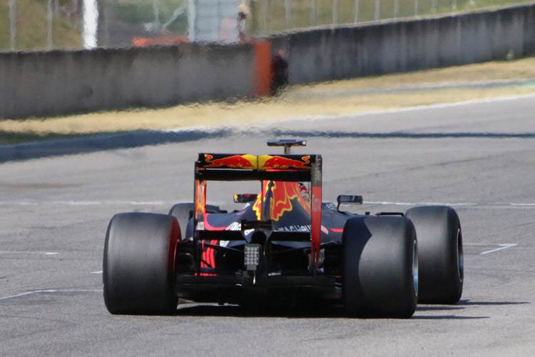 Die neuen Pirelli-Reifen sind deutlich breiter als die aktuellen Walzen