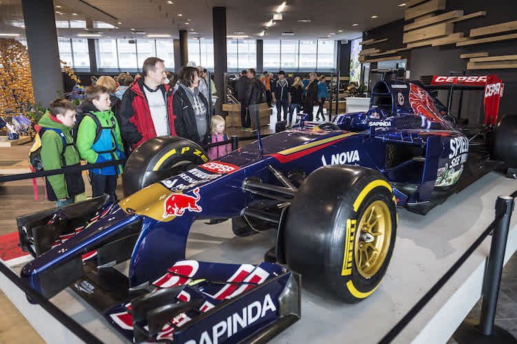 Staunen über einen Toro-Rosso-Renner 