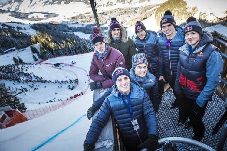 Hinten: Kvyat, Sainz, Márquez, Verstappen und Smith. Vorne: Pol Espargaró und Pedrosa. 