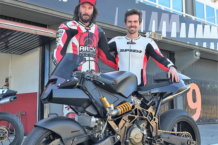 Keanue Reeves in Valencia mit Nico Terol