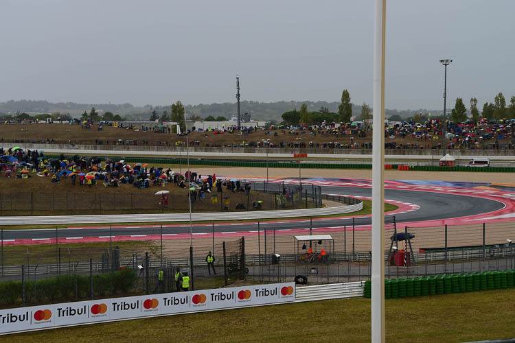 Bisher düstere Stimmung: Misano versinkt im Regen