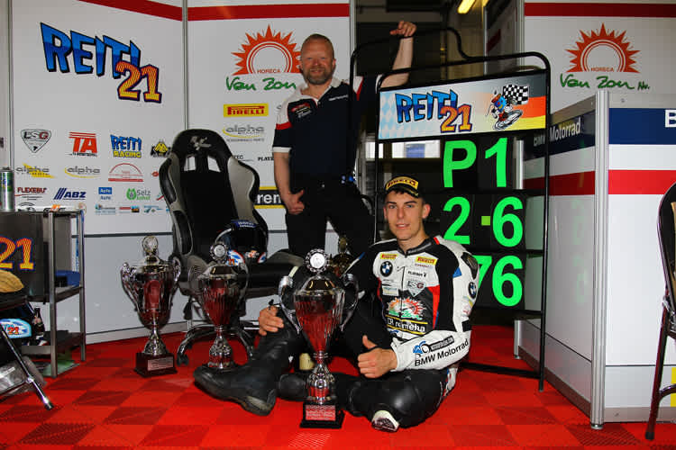 Markus Reiterberger mit einem Teil seiner Pokalsammlung