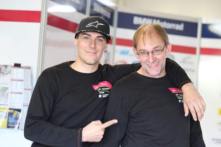 Reiterberger mit Mechaniker Wolfgang Kampe (v.li.)