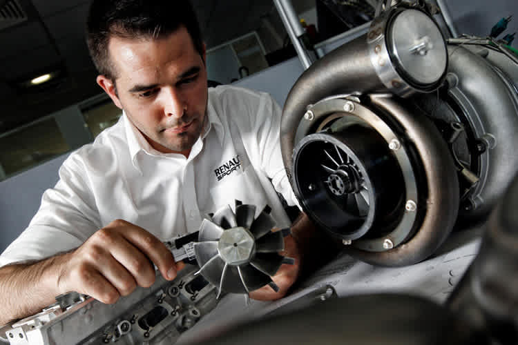 Dürfen die Renault-Techniker nach mehr Leistung forschen?