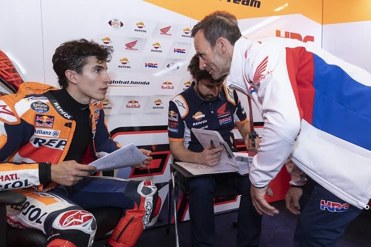 Marc Márquez im Gespräch mit Alberto Puig