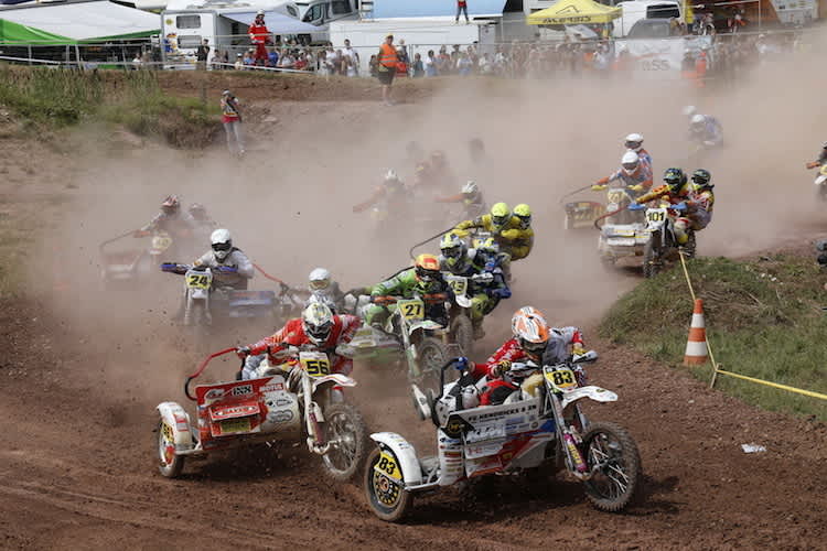 Start zum 1. Lauf: Hendrickx/Liepins (#83) vor Garhammer/Kälin (#56), Clohse/Verhagen (#27), Weiss/Schneider (#43) und Walter/Vonbun (#24)