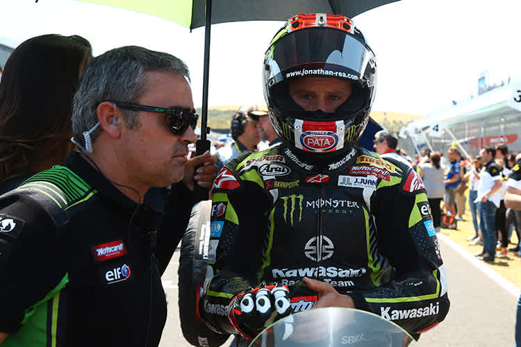 Jonathan Rea im Gespräch mit seinem Crew-Chief Pere Riba