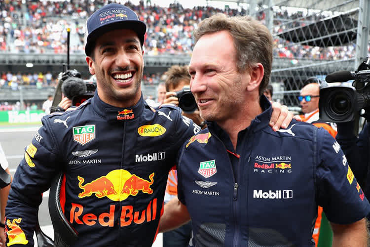 Daniel Ricciardo mit Christian Horner