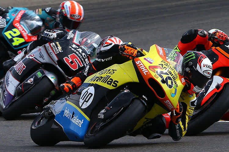 Alex Rins vor Johann Zarco