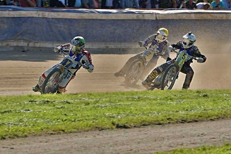 Dem Schiesdsrichter waren die Starts von Erik Riss (47) zweimal zu gut