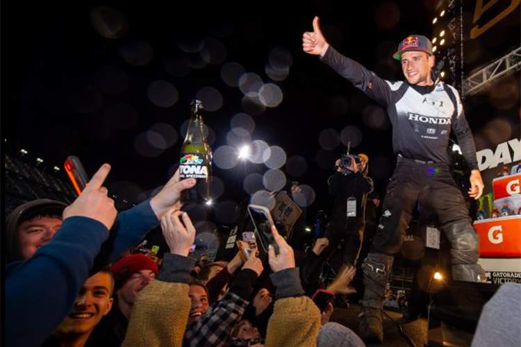 Die Hochzeitsgesellschaft von Ken Roczen