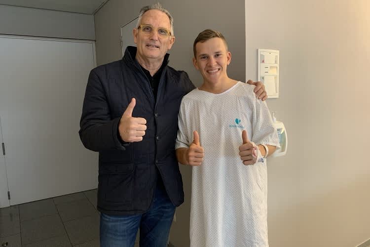 Dr. Mir und Gabriel Rodrigo nach erfolgreicher OP