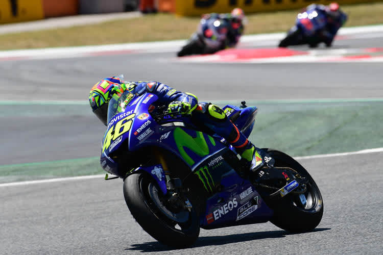 Rossi im Rennen vor Barbera und Viñales
