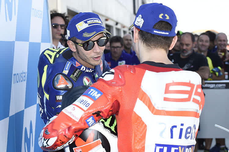 Valentino Rossi gegen Jorge Lorenzo: Wer liegt in Motegi vorne?