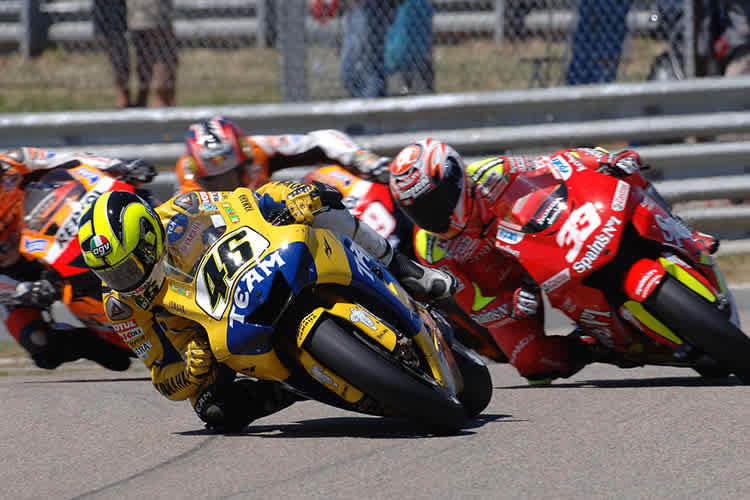 2006: Valentino Rossi lieferte sich einen erbitterten Kampf gegen Marco Melandri, Nicky Hayden und Dani Pedrosa