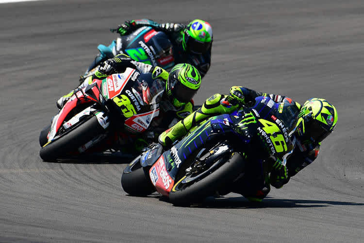 Im Rennen: Rossi (46) vor Crutchlow und Schüler Morbidelli