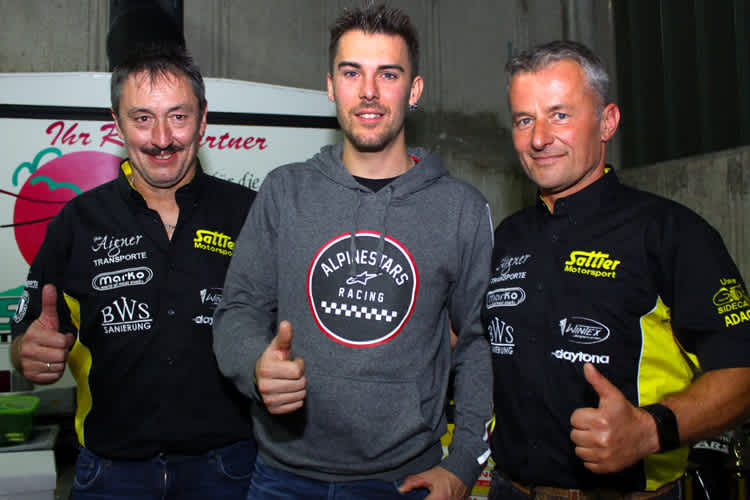 Josef Sattler, Superbike-WM-Pilot Markus Reiterberger und Uwe Neubert (v.l.)