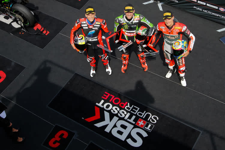 Startreihe 1: Lorenzo Savadori, Tom Sykes und Chaz Davies (v.l.)