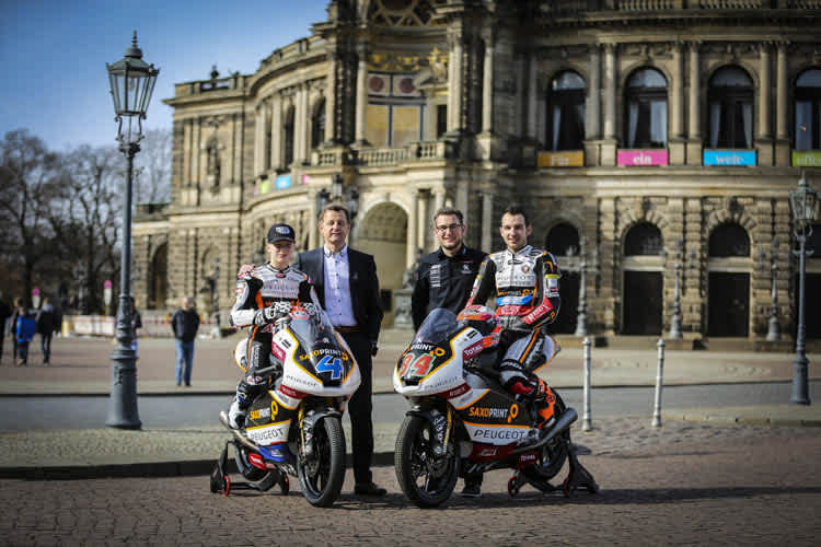 Teamvorstellung vor der Semperoper: Pulkkinen, Ingo und Florian Prüstel, Kornfeil
