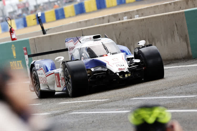 Demolierter #8 Toyota von Lapierre