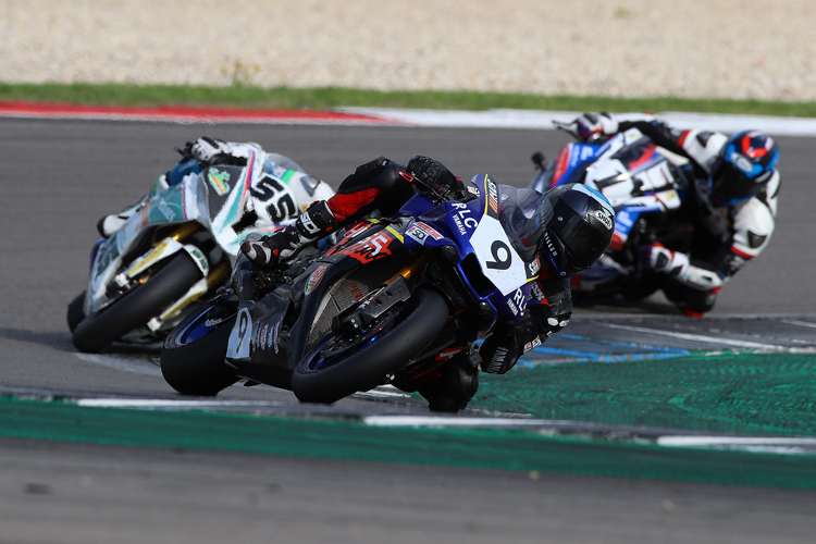 Dominic Schmitter vor Bijsterbosch und Mikhalchik