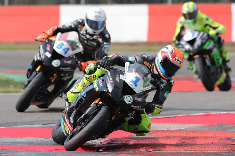 Mit der Nummer 1 auf der Weber Kawasaki