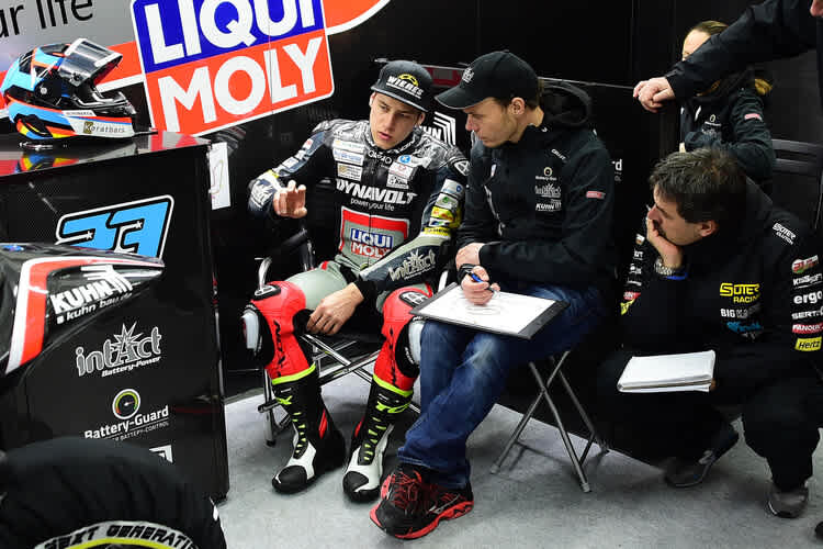 Marcel Schrötter in der Intact-Box