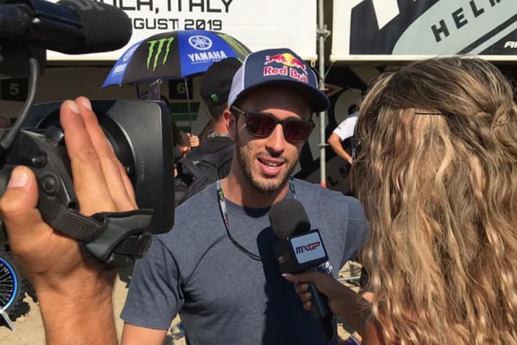 Andrea Dovizioso im Interview mit MXGP-Reporterin Lisa Leyland
