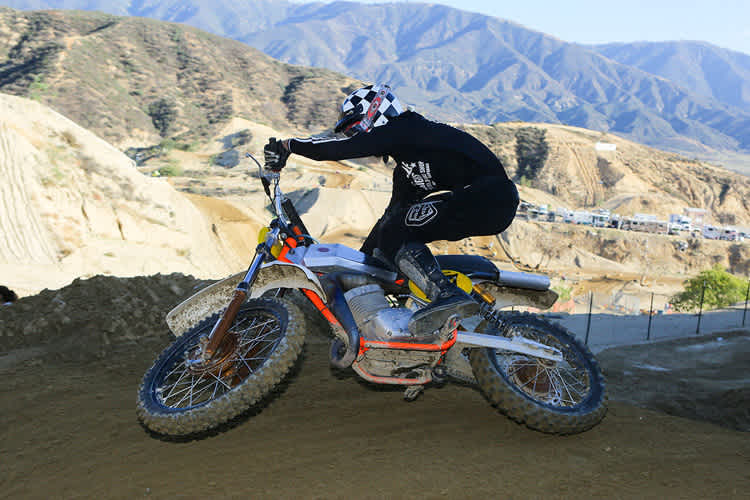 Nick Lapaglia scrubbed auch mit der Twinshock-ČZ 