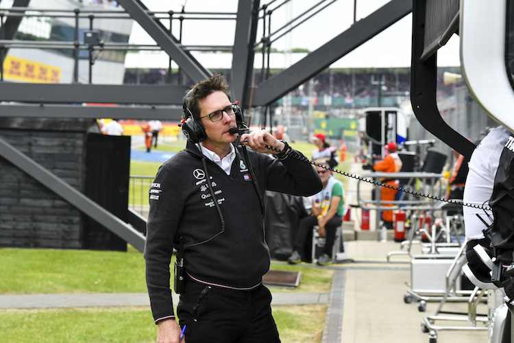 Andrew Shovlin mit Lewis Hamilton