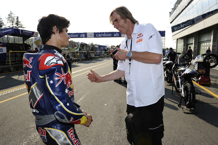 2010 in Brünn beim Red Bull-Rookies-Cup: Arthur Sissis mit Gustl Auinger