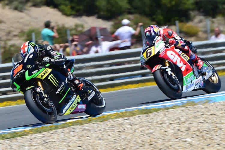 Im Rennen: Bradley Smith hat Stefan Bradl (6) überholt