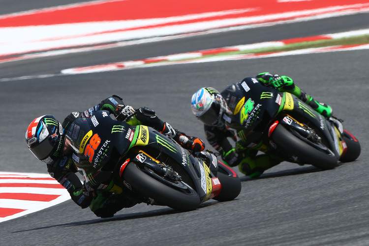 Ungefähr gleich stark: Bradley Smith vor Pol Espargaró