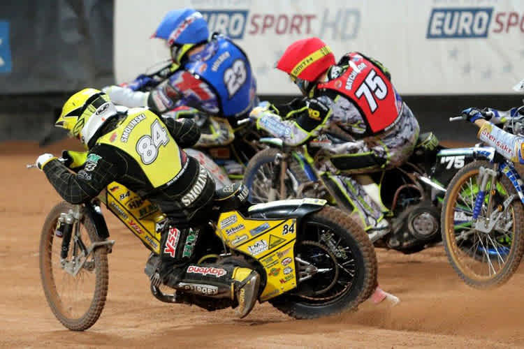 Martin Smolinski (84) gegen Chris Holder (23) und Troy Batchelor