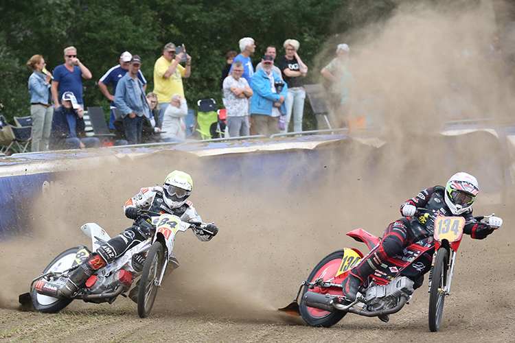 Martin Smolinski (84) gegen Richard Hall