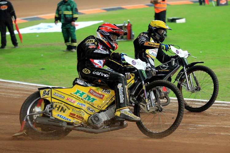 Martin Smolinski (rot) im Kampf mit Andreas Jonsson