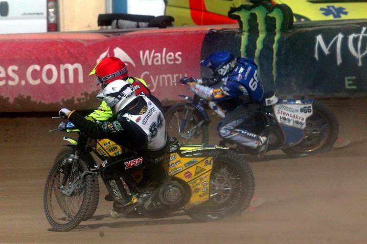 Martin Smolinski (84) gegen Bjerre und Lindgren