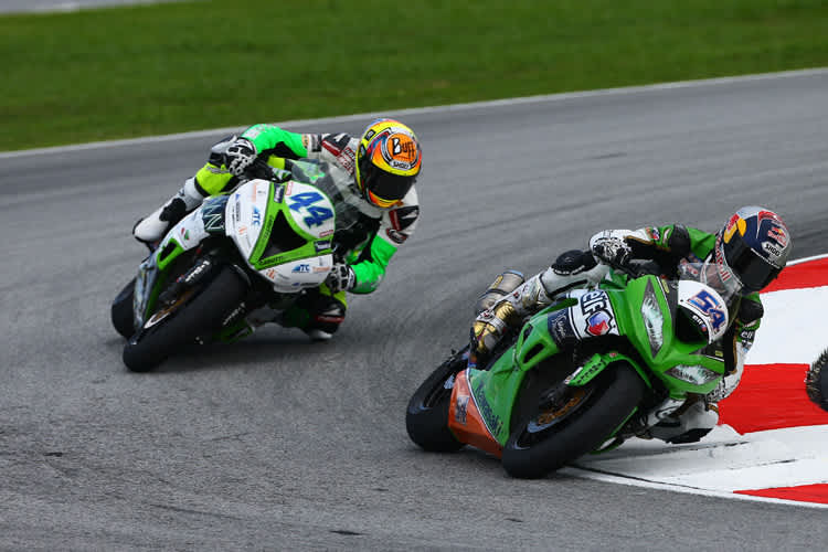 Kenan Sofuoglu (54) im Kampf mit Roberto Rolfo