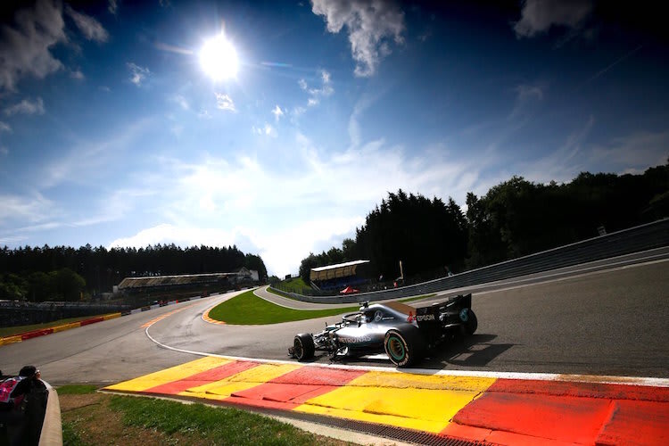 Vor der berüchtigten Eau Rouge