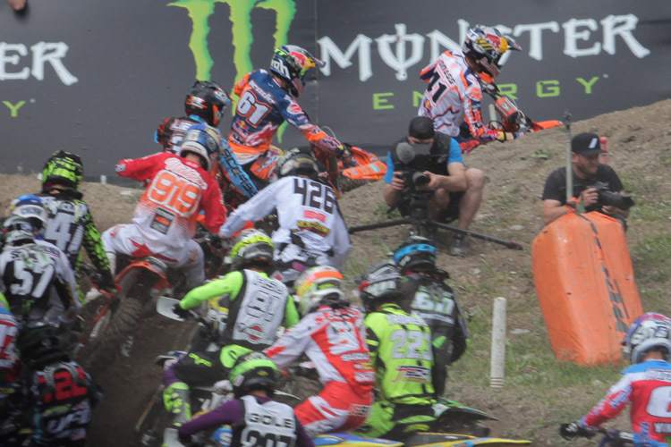 Pauls Jonass gewann den 'holeshot' in Lauf 1