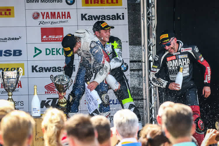 Tumult auf dem Superstock-Siegerpodest